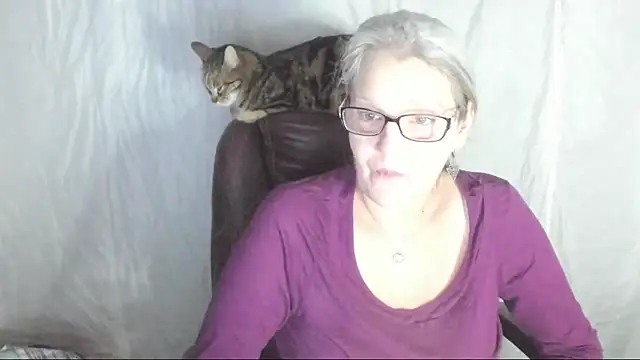 irinamaux online show from March 7, 2:25 am