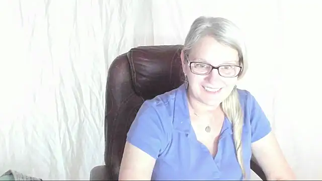 irinamaux online show from March 8, 1:57 pm