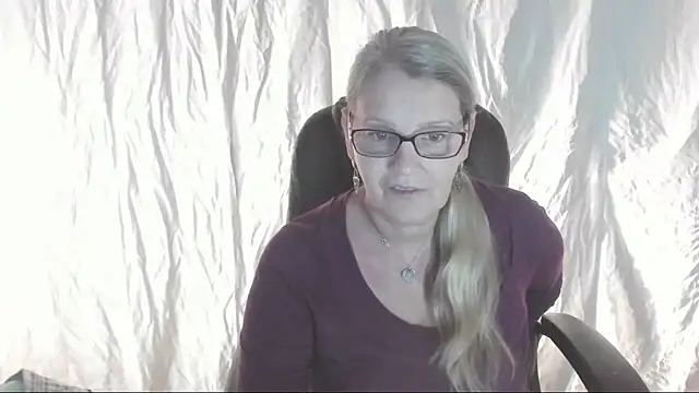 irinamaux online show from March 9, 5:55 am