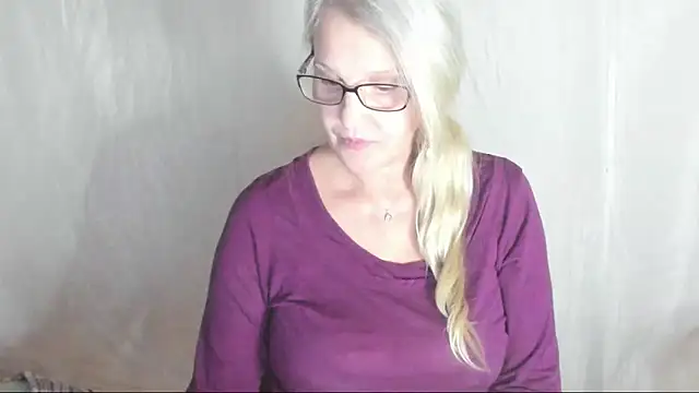 irinamaux online show from March 9, 5:28 pm