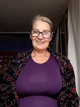 irinamaux online show from October 3, 3:25 am