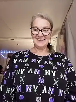 irinamaux online show from December 3, 7:16 am