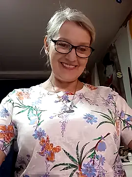 irinamaux online show from May 24, 8:41 am