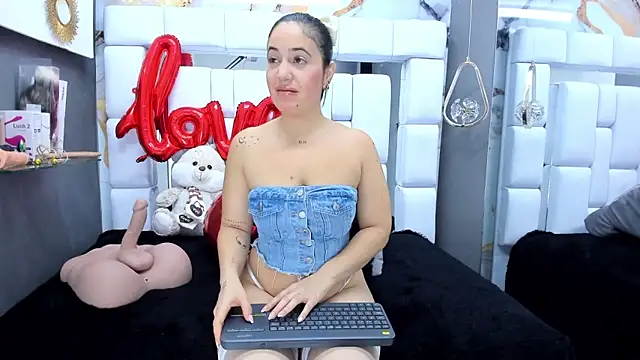 emily madrid online show from February 15, 5:41 am