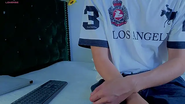 Levii Ackermann online show from March 4, 2:45 pm