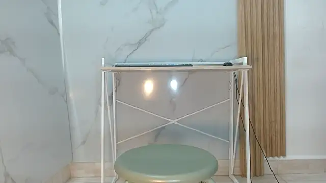 mollyguns online show from October 18, 7:36 pm