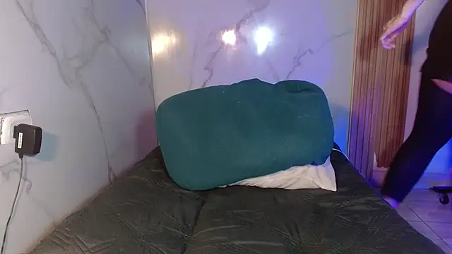 mollyguns online show from February 22, 8:18 pm