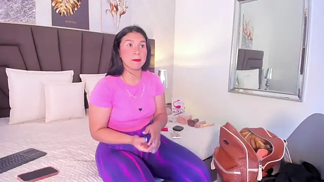 Snapshot of Sofi_Perez_ chatting on February 8, 11:33 am Sofi Perez online show from February 8, 11:33 am