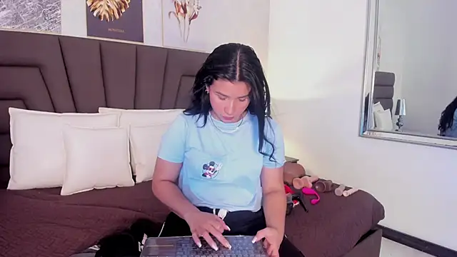 Snapshot of Sofi_Perez_ chatting on February 27, 11:20 am Sofi Perez online show from February 27, 11:20 am