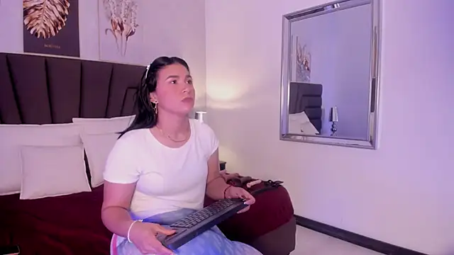 Snapshot of Sofi_Perez_ chatting on March 20, 11:16 am Sofi Perez online show from March 20, 11:16 am