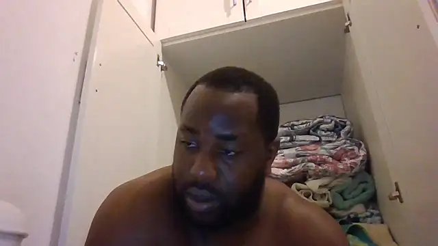 Snapshot of Bighood_T chatting on May 8, 3:34 am Bighood T online show from May 8, 3:34 am