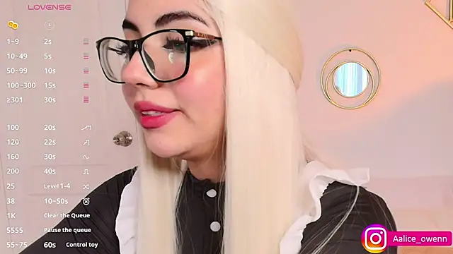 Aliceowenn online show from March 15, 9:05 pm