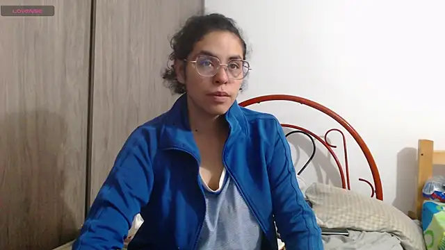 Snapshot of Anne_purple chatting on December 16, 5:22 pm Anne purple online show from December 16, 5:22 pm