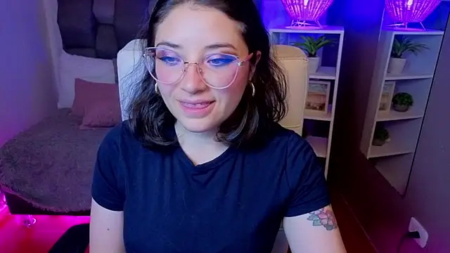 Snapshot of phoenixxxx777 chatting on August 1, 5:01 pm phoenixxxx777 online show from August 1, 5:01 pm