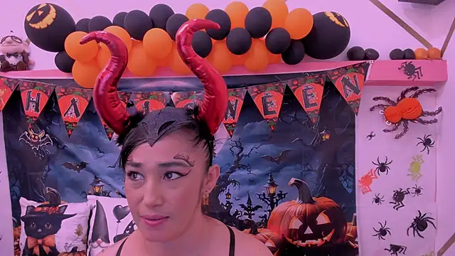 charlotte-11 online show from October 23, 4:39 pm