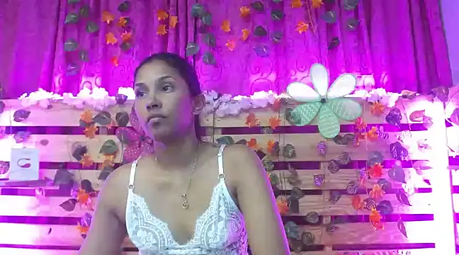 Snapshot of Elsa_Parisi chatting on December 20, 10:43 pm Elsa Parisi online show from December 20, 10:43 pm