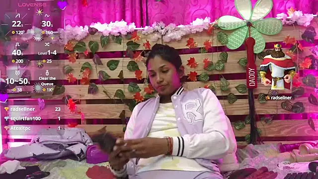 Snapshot of Elsa_Parisi chatting on January 14, 12:22 am Elsa Parisi online show from January 14, 12:22 am