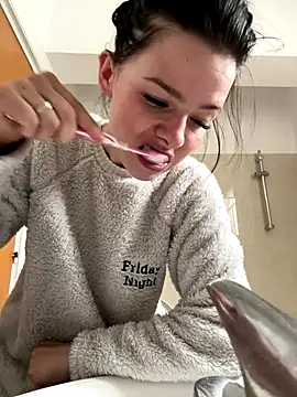 RoxiBlack online show from December 19, 7:26 am