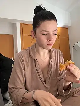 RoxiBlack online show from February 21, 7:31 am