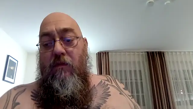 Snapshot of Lederbikerhn chatting on April 13, 8:47 pm Lederbikerhn online show from April 13, 8:47 pm