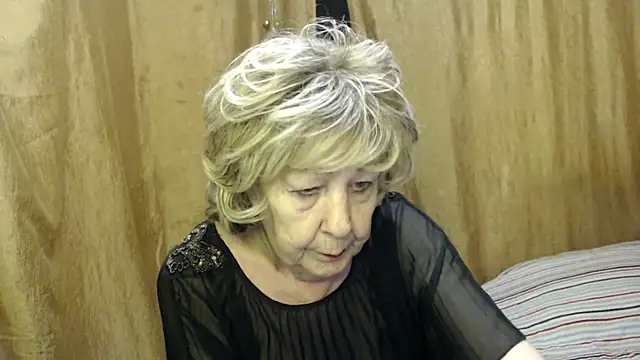 Snapshot of _Estelitta_5 chatting on February 16, 5:04 am  Estelitta 5 online show from February 16, 5:04 am