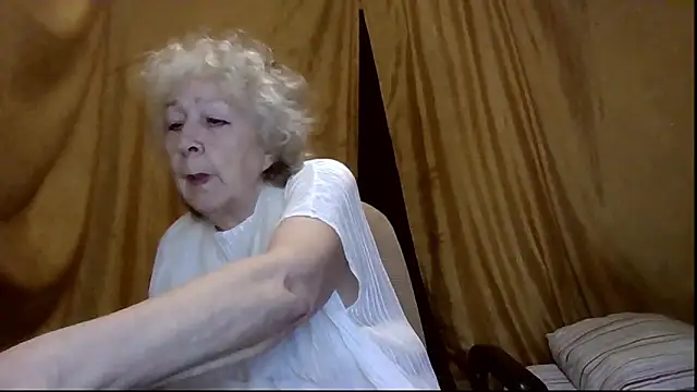 Snapshot of _Estelitta_5 chatting on May 10, 2:44 pm Estelitta 5 online show from May 10, 2:44 pm