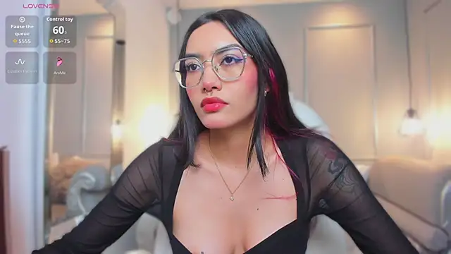 AzuraKindong online show from February 4, 7:20 pm