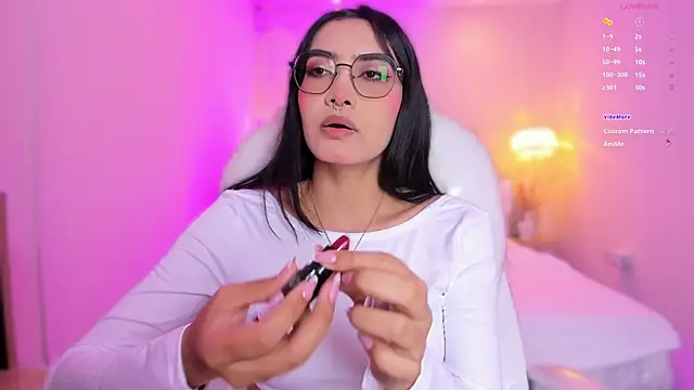 AzuraKindong online show from April 7, 7:14 pm