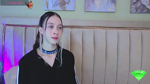 Snapshot of sophiia_grey_1 chatting on February 25, 9:46 pm sophiia grey 1 online show from February 25, 9:46 pm