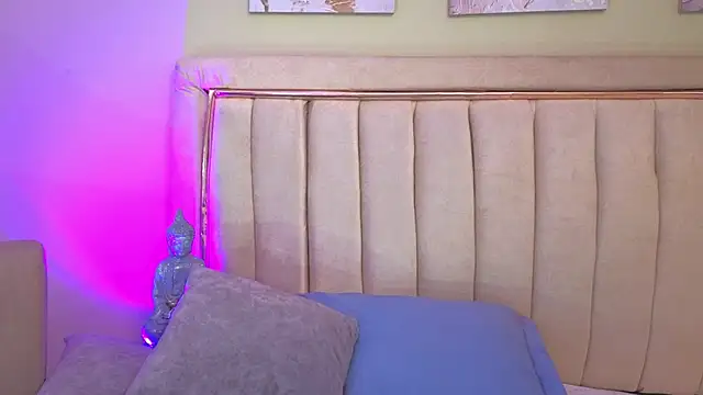 Snapshot of sophiia_grey_1 chatting on June 4, 10:38 pm sophiia grey 1 online show from June 4, 10:38 pm