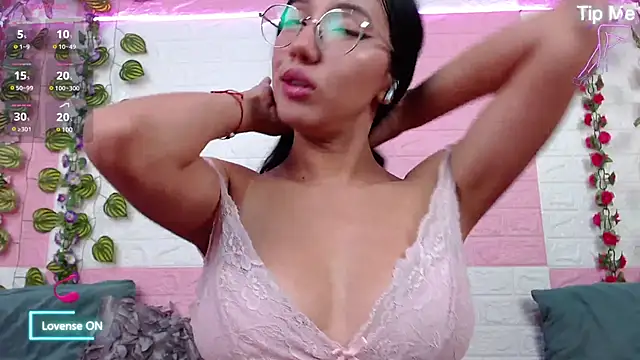 Snapshot of AnyaFloyd69 chatting on March 7, 11:49 pm AnyaFloyd69 online show from March 7, 11:49 pm