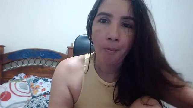 Snapshot of Ainhoa-hot chatting on June 13, 6:00 am Ainhoa-hot online show from June 13, 6:00 am