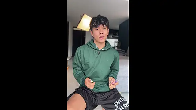 Snapshot of Angel_esteban_fx chatting on May 29, 7:34 pm Angel esteban fx online show from May 29, 7:34 pm