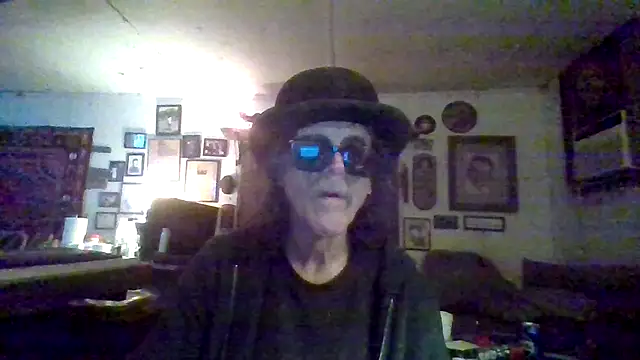 22Sub22 online show from May 2, 2:11 pm