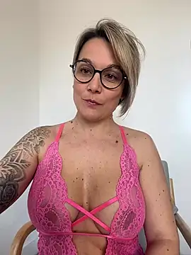 Snapshot of marinella07 chatting on March 6, 8:19 am marinella07 online show from March 6, 8:19 am
