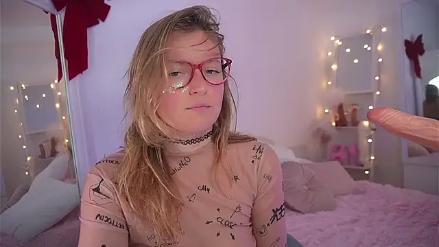 Ameliasweety69 online show from March 1, 12:12 pm