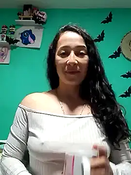 emilypoppy3 online show from February 6, 11:15 pm