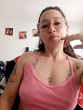 emilypoppy3 online show from April 8, 9:48 pm