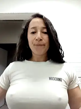 Snapshot of emilypoppy3 chatting on April 25, 2:03 am emilypoppy3 online show from April 25, 2:03 am