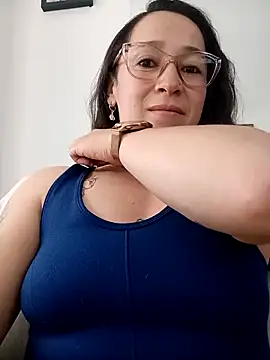 Snapshot of emilypoppy3 chatting on April 28, 8:58 pm emilypoppy3 online show from April 28, 8:58 pm