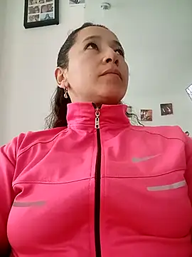 Snapshot of emilypoppy3 chatting on April 29, 9:54 pm emilypoppy3 online show from April 29, 9:54 pm