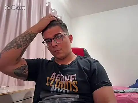 Snapshot of Thickdick6905 chatting on November 8, 5:45 pm Thickdick6905 online show from November 8, 5:45 pm