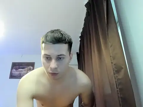 Snapshot of Dreamboy24 chatting on February 5, 1:27 pm Dreamboy24 online show from February 5, 1:27 pm