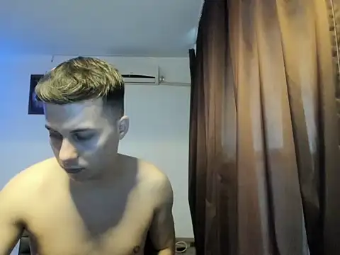 Snapshot of Dreamboy24 chatting on February 10, 1:48 pm Dreamboy24 online show from February 10, 1:48 pm