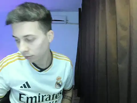 Snapshot of Dreamboy24 chatting on March 29, 6:19 pm Dreamboy24 online show from March 29, 6:19 pm