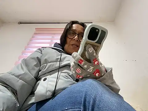 sweeviolet online show from February 5, 4:55 pm