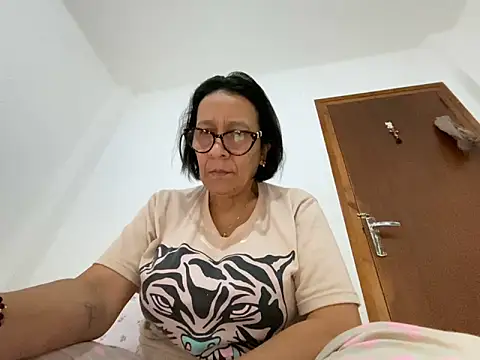 sweeviolet online show from April 2, 7:17 am