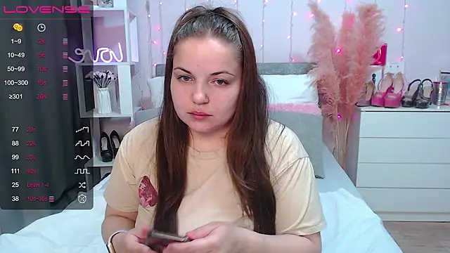 Crazyy girl  online show from March 27, 5:13 am