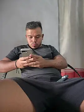 Snapshot of Naughty_Charly chatting on April 17, 12:52 pm Naughty Charly online show from April 17, 12:52 pm