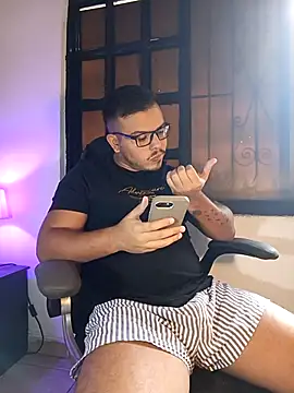 Snapshot of Naughty_Charly chatting on May 5, 5:21 pm Naughty Charly online show from May 5, 5:21 pm